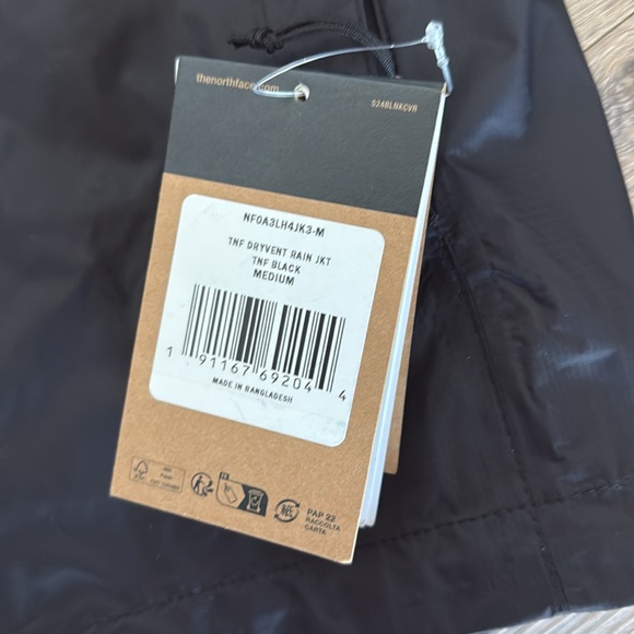 The North Face The dryvent rain jacket / windbreaker - Men’s Medium - Black - Picture 6 of 11